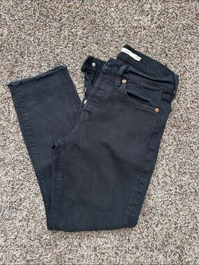 Levi’s black wedgie size 25